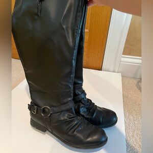 Totoes knee high boots